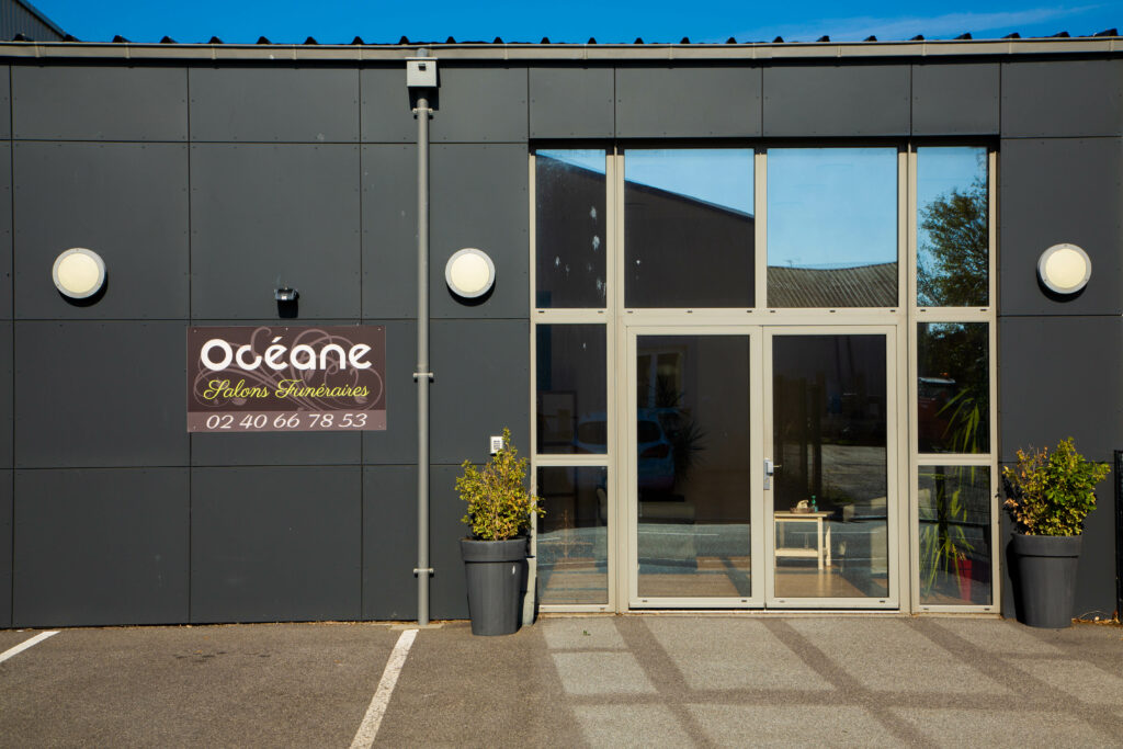 porte entree salons funeraires oceane